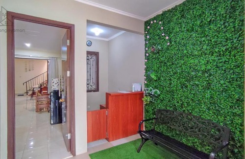 Sentul City House | Comfortable Atmosfer Guest House Sentul with Kitchen Access