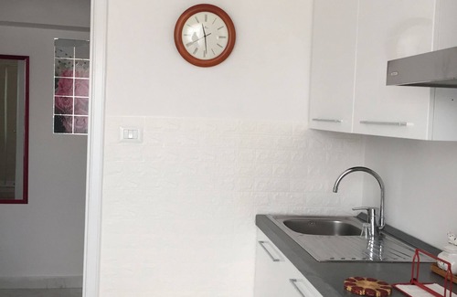 Cosenza House | Discover Atmosphere: City Center Oasis with Ocean Views