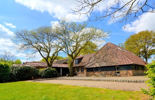 Heusden Gem Asten Villa | Charming Country House Retreat in Asten - 10/10 Rated Stay