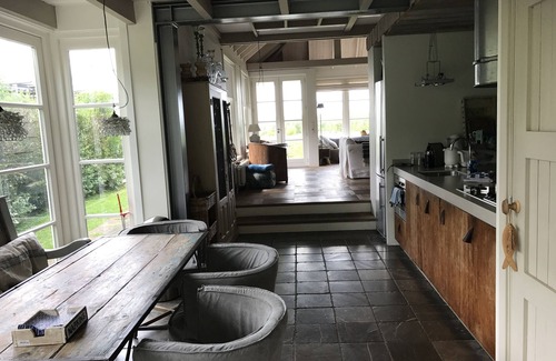 Kaag House | Scenic Kaaghuis: Lakefront Retreat with Breathtaking Views