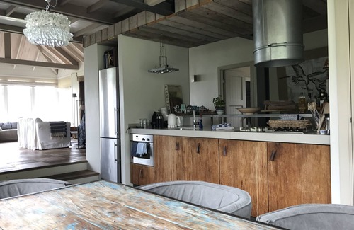 Kaag House | Scenic Kaaghuis: Lakefront Retreat with Breathtaking Views