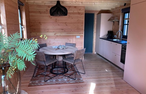 Uden House | Inviting Lodge Retreat with Spa and Family-Friendly Amenities