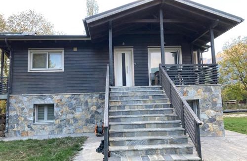 Karpenisi Ski Chalet | Guest Rated 10/10: Atmospherico with Hot Tub & Kitchen