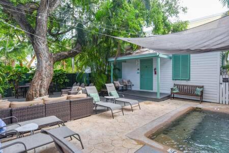 Historic Seaport Apartment | Pet-Friendly Atocha Cottage with Pool & Family Amenities