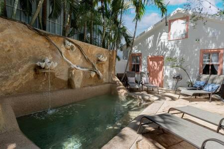 Historic Seaport Apartment | Pet-Friendly Atocha Cottage with Pool & Family Amenities