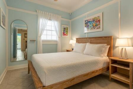 Historic Seaport Apartment | Pet-Friendly Atocha Cottage with Pool & Family Amenities