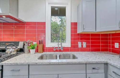 Windsor Park House | Retro Atomic Age Lodge with Pool and Family-Friendly Perks