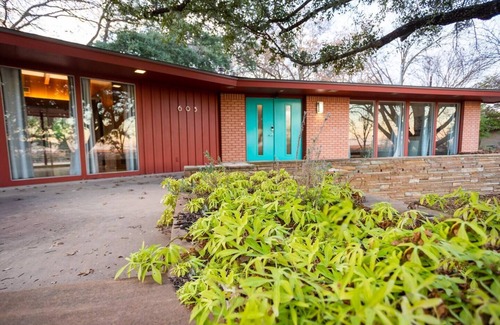 Coleman House | Experience Atomic Ranch House at Stardust Retreat - Top Rated!