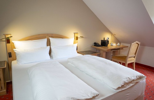 Schwaig Hotel | Eco-Friendly Atomis Hotel Munich Airport: Family Welcome
