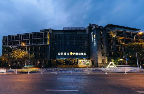 Yuzhong Hotel | Discover Atour Hotel Chongqing Tiandi & Family-Friendly Comfort