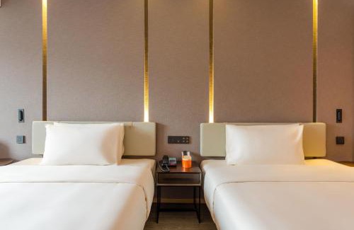 Yuzhong Hotel | Discover Atour Hotel Chongqing Tiandi & Family-Friendly Comfort
