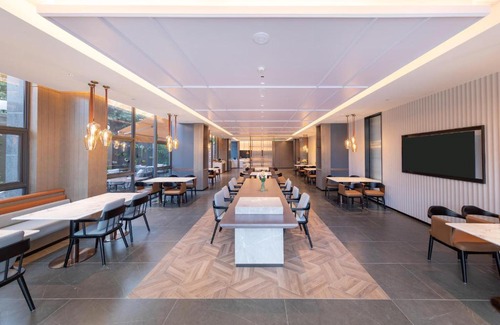 Chengqu District Hotel | Discover Atour Hotel Shanwei Near Binhai Park & Railway