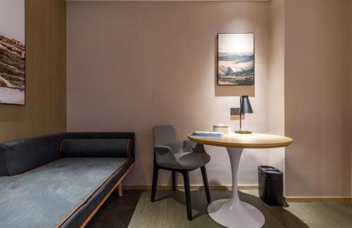 Jiang Han Hotel | Atour Hotel Wuhan Hankou Railway Station South Plaza