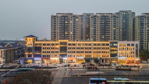 Yixing Hotel | Atour Hotel Yixing: Family-Friendly Stay with Great Access