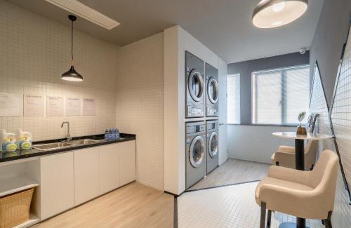Yixing Hotel | Atour Hotel Yixing: Family-Friendly Stay with Great Access