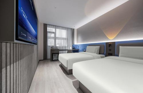 Longhua District Hotel | Atour Light Hotel Shenzhen North Railway Station Subway Station