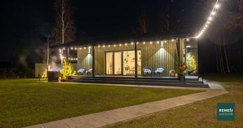Pieriga House | Relaxing Retreat at Atpūtas vieta Remeši with Ocean Views