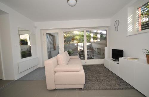 Siska District Apartment | Family-Friendly Atrium Flat in the Villa - Rated 9/10