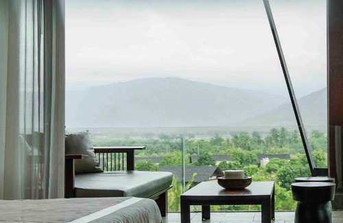 Mu Si Hotel | Experience Atta Lakeside Resort Suite: 5-Star Comfort & More
