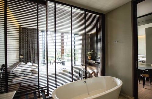 Mu Si Hotel | Experience Atta Lakeside Resort Suite: 5-Star Comfort & More