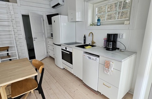 Varberg Municipality Cabin | Ocean View Retreat: Attefallshus Nära Havet Norra Näs
