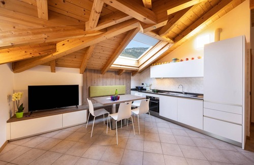 Revo Apartment | Mountain View Attic Apartment Groppello with Wi-Fi & Spa