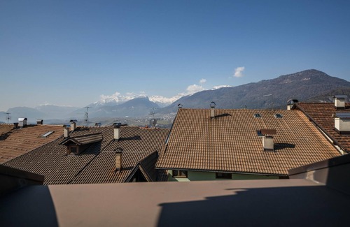 Revo Apartment | Mountain View Attic Apartment Groppello with Wi-Fi & Spa