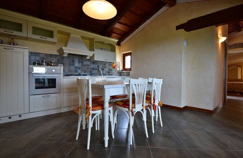 Vilanija Apartment | Elegant Red Apartment with Pool and Ocean View in Umag