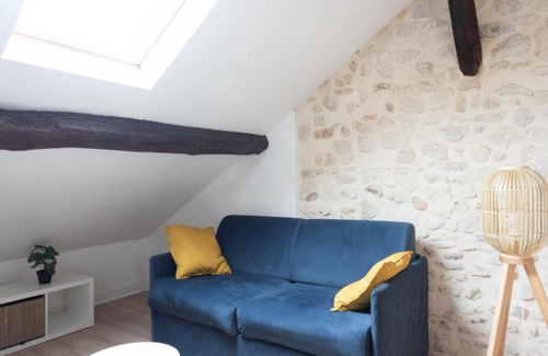 Saint-Mande Apartment | Charming Attic Apartment with Exposed Beams & Family-Friendly