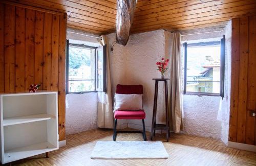 Brunate Apartment | Attic at the foot of the Mountain