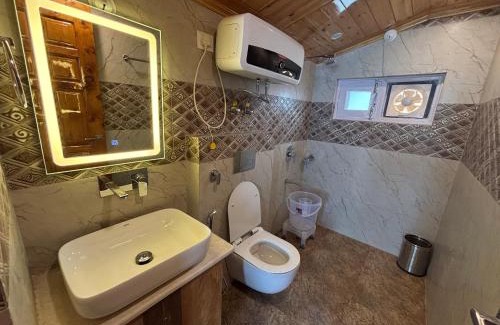 Theog Bed & Breakfast | Attic cozy retreat by high rise inn kufri