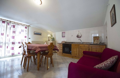 Donnas Apartment | Cozy Attic Plein Soleil with Delicious Breakfast Included