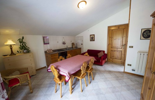 Donnas Apartment | Cozy Attic Plein Soleil with Delicious Breakfast Included