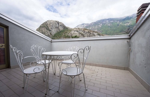Donnas Apartment | Cozy Attic Plein Soleil with Delicious Breakfast Included