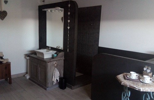 Berig-Vintrange Bed & Breakfast | Cozy Attic Room at Les 2 Granges with Spa & Breakfast