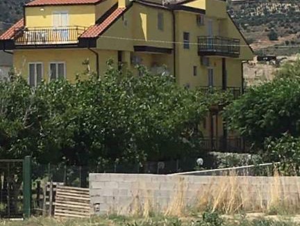 Isca Marina Apartment | Oceanfront Retreat at Attichetto Vista Mare for Families