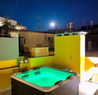 Genoa Historical Centre Apartment | Elegant Attico di Lusso with Terrace & Hot Tub in City Center