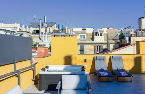 Genoa Historical Centre Apartment | Elegant Attico di Lusso with Terrace & Hot Tub in City Center