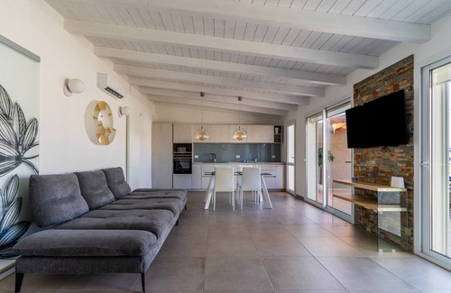 Castromediano Apartment | Tranquil Attico di Leo: Relax with Spa & Hot Tub Access