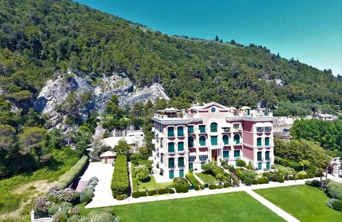 Chiavari Apartment | Oceanfront Retreat: Attico in Villa with Hot Tub & Views