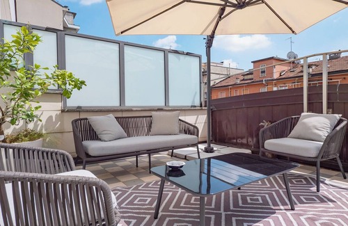 Bullona Apartment | Discover Attico - Milano: Private Box, Spa & Hot Tub