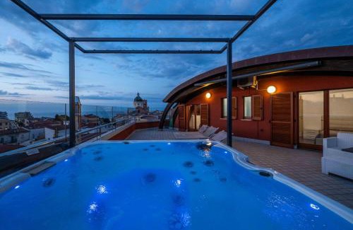 Ortona Apartment | Attico vista mare con Jacuzzi - CASA LUXURY DIAMANTE