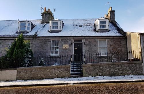 Central Aberdeen House | Welcoming Atticus Central Guest House with Breakfast Included