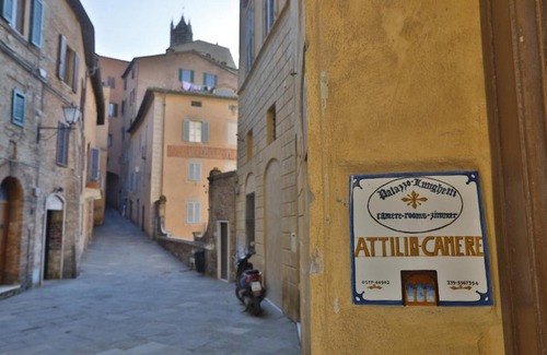 Siena Historical Center House | Discover Attilio Camere: Rated 9/10 with Hot Tub & Breakfast