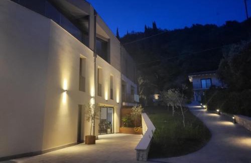 Frader Apartment | Top-Rated Attilio High Living Suites with Ocean Views