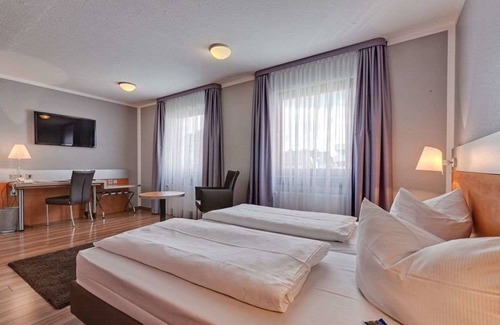 Seelberg Hotel | Discover attimo Hotel Stuttgart: Accessible Comfort & Dining