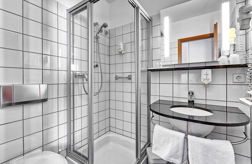 Seelberg Hotel | Discover attimo Hotel Stuttgart: Accessible Comfort & Dining
