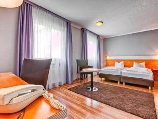 Seelberg Hotel | Pet-Friendly attimo Hotel Stuttgart: Ideal for Families