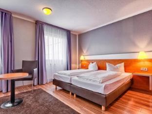 Seelberg Hotel | Pet-Friendly attimo Hotel Stuttgart: Ideal for Families