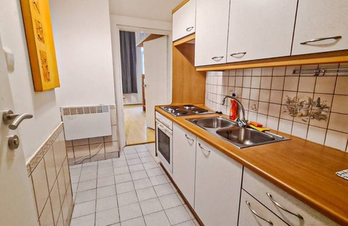 Neulerchenfeld Apartment | Cozy 1 BR Apartment Near Wiener Stadthalle with Kitchen
